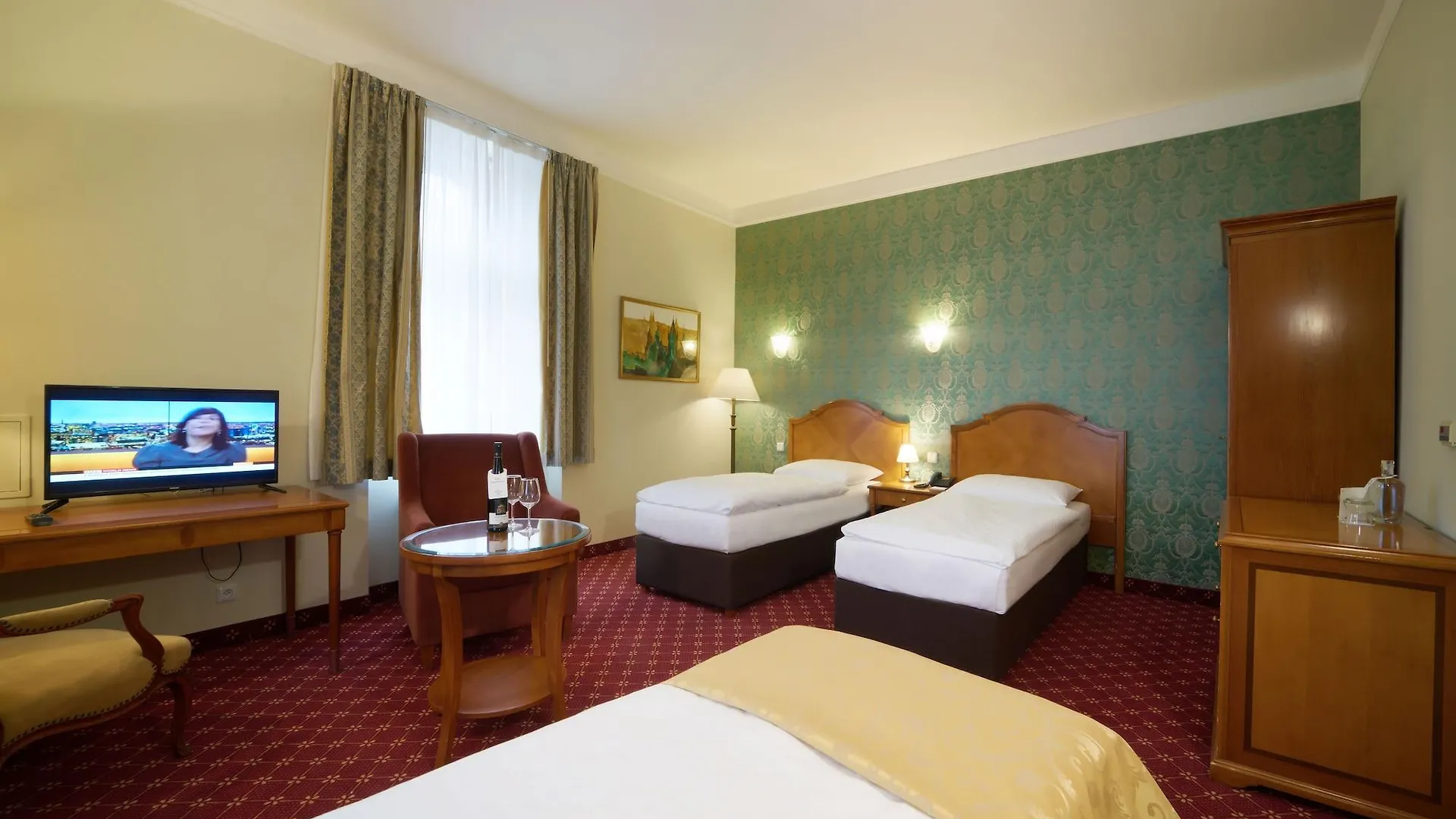 Hotel St George - Czech Leading Hotels Прага 4*,
