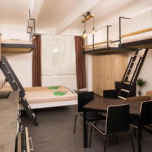 Апартаменты Flying Bed Close To Castle And Airport