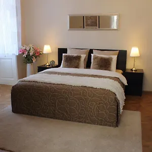 Royal Celakovskeho Sady Appartamento
