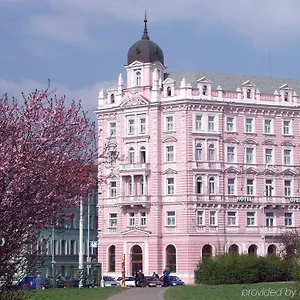Opera Hotell