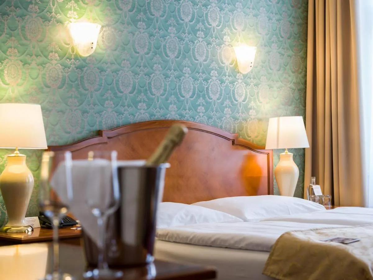 Hotel St George - Czech Leading Hotels Prague 4*,